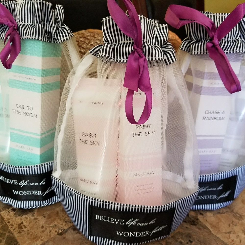 Mary Kay!!! Sets Splah and Body Lotion.